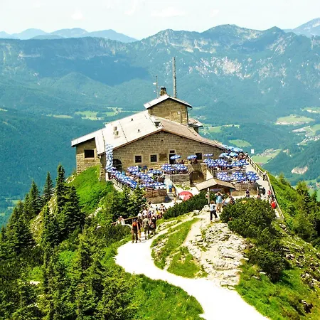 Neubau, Bergpanorama, Gute Lage, Tiefgarage شقة *