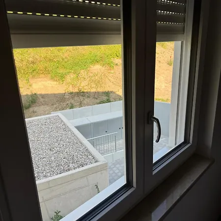 Neubau, Bergpanorama, Gute Lage, Tiefgarage Appartamento *